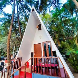 River View Pyramid Cottage AC